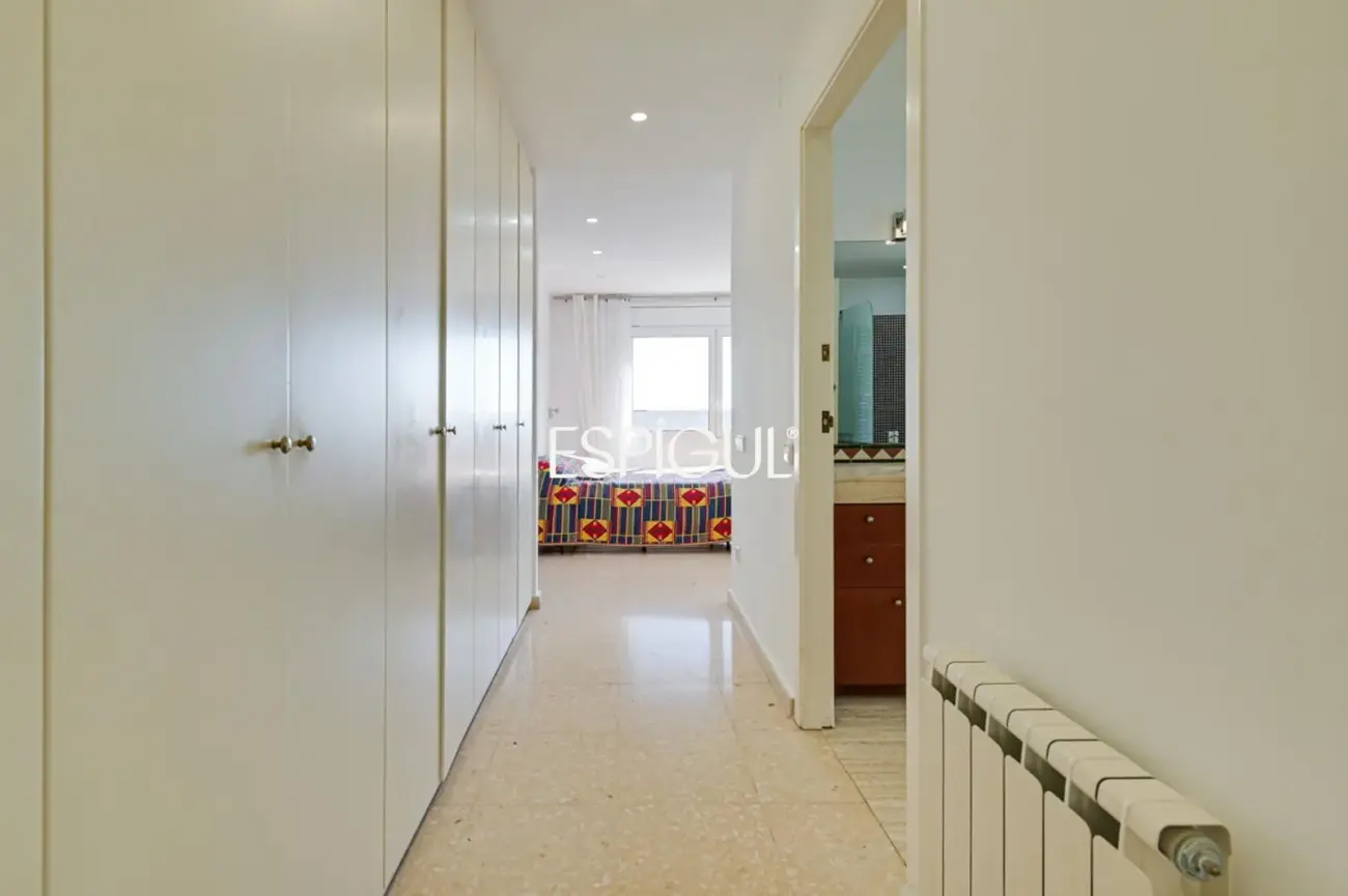 Belle maison de 5 chambres, jardin et piscine à Can Teixidó, Alella