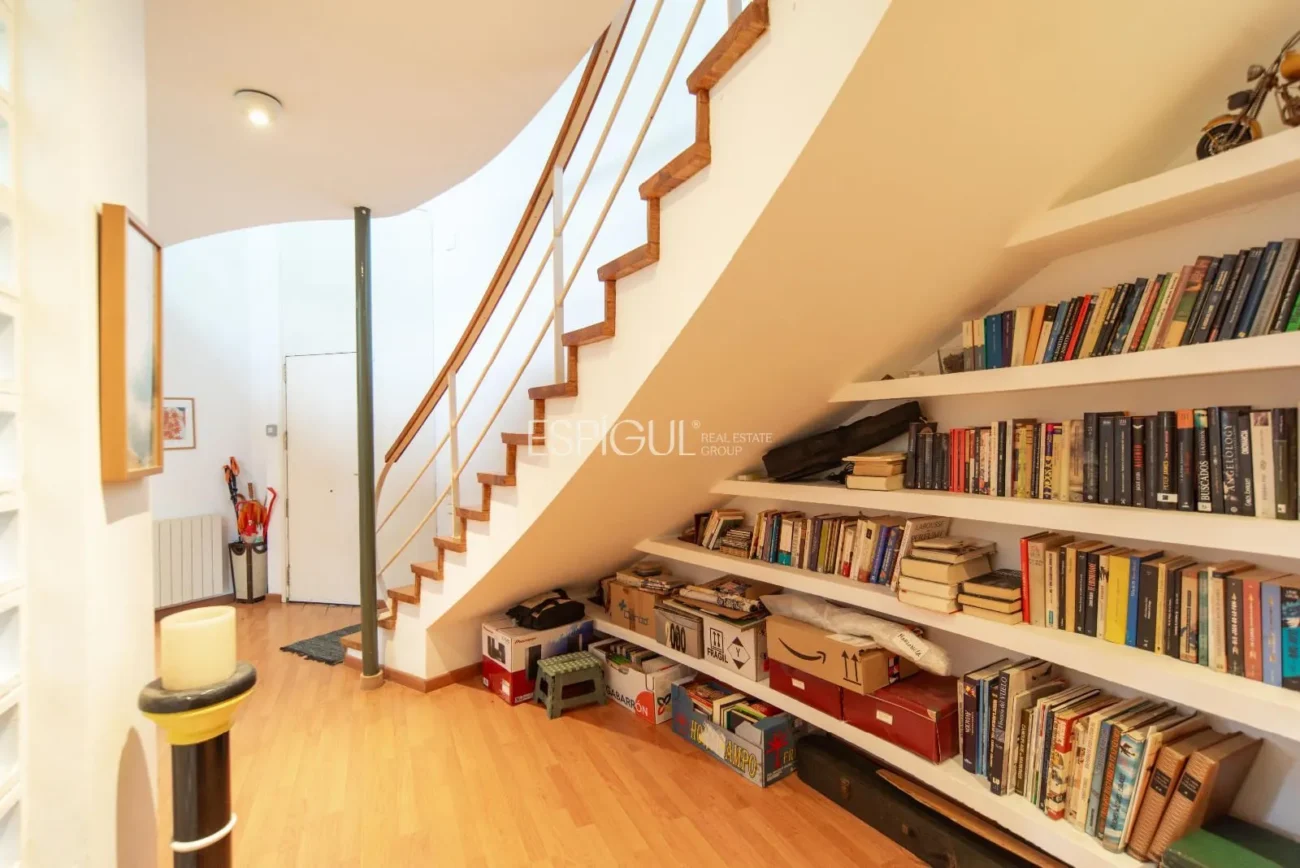 Belle maison avec un grand potentiel et une conception architecturale unique à La Llobera, Cabrils