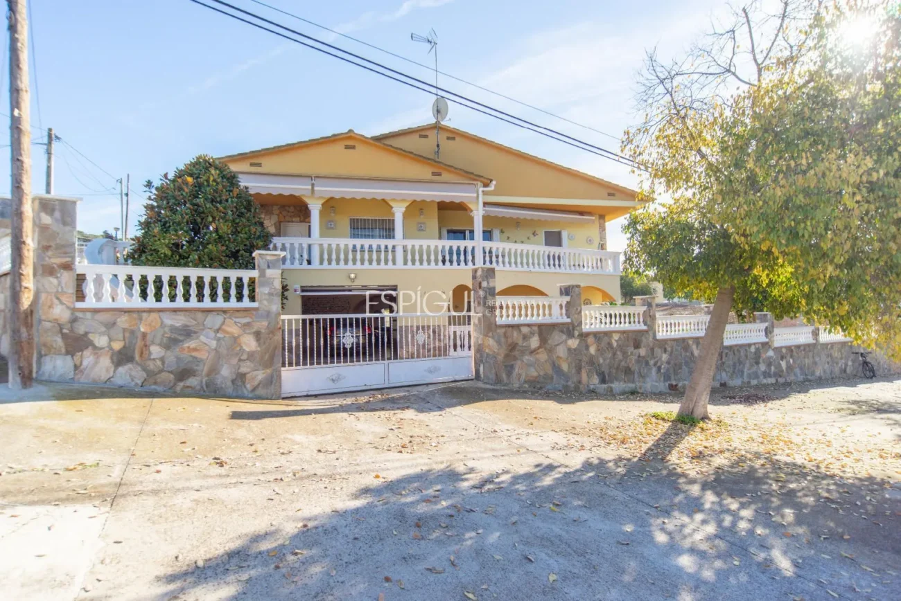 Casa aislada en Maçanet de la Selva