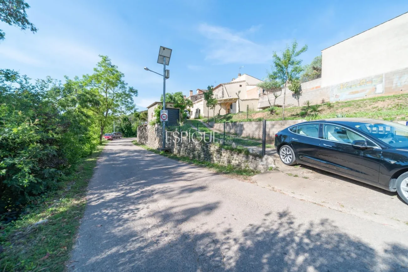 Casa amb jardí al barri de Sant Daniel de Girona