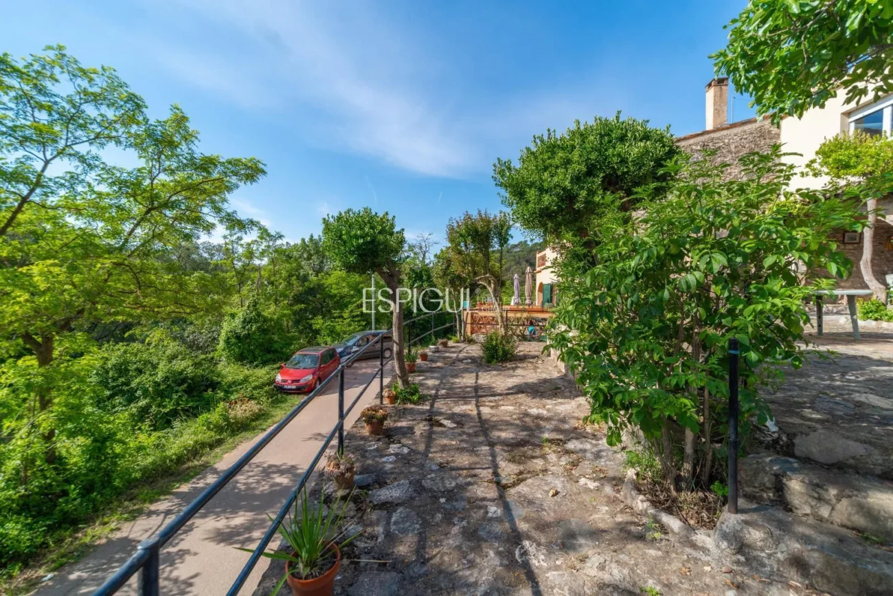Casa amb jardí al barri de Sant Daniel de Girona