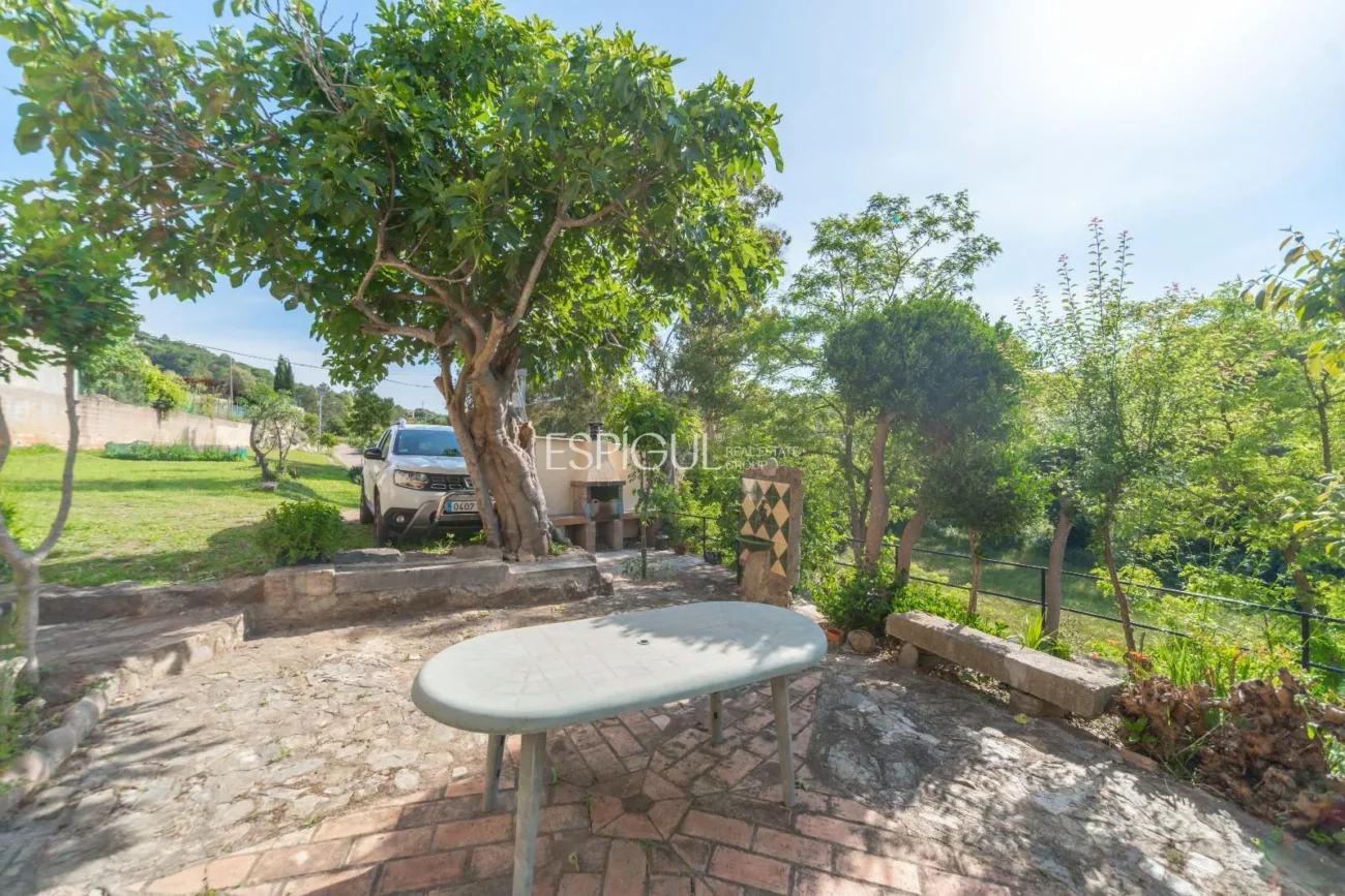 Casa amb jardí al barri de Sant Daniel de Girona