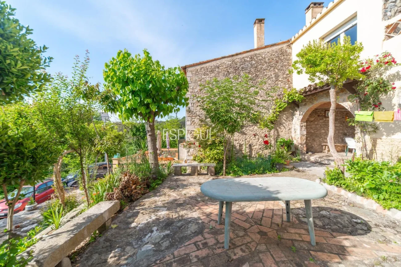 Casa con jardín en barrio de Sant Daniel de Girona