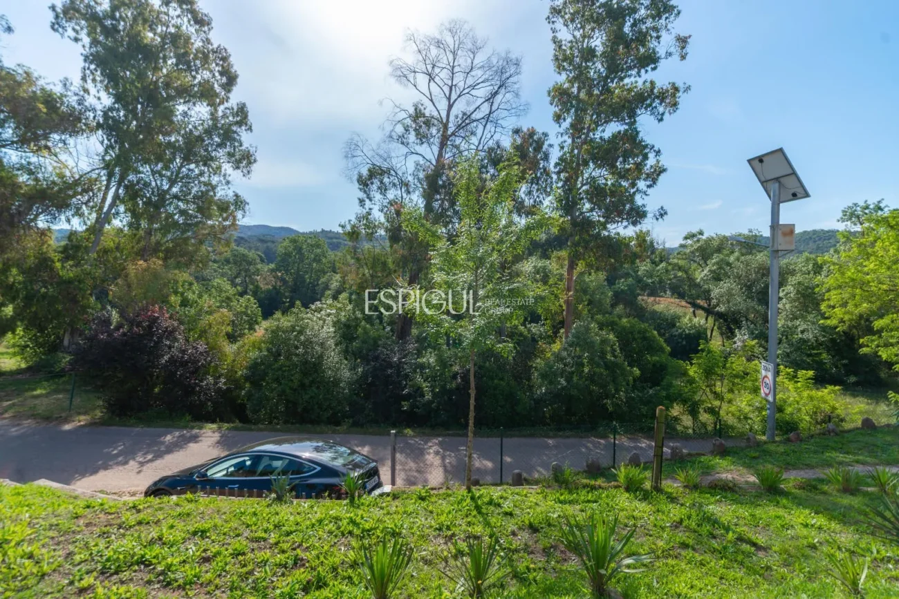 Casa amb jardí al barri de Sant Daniel de Girona