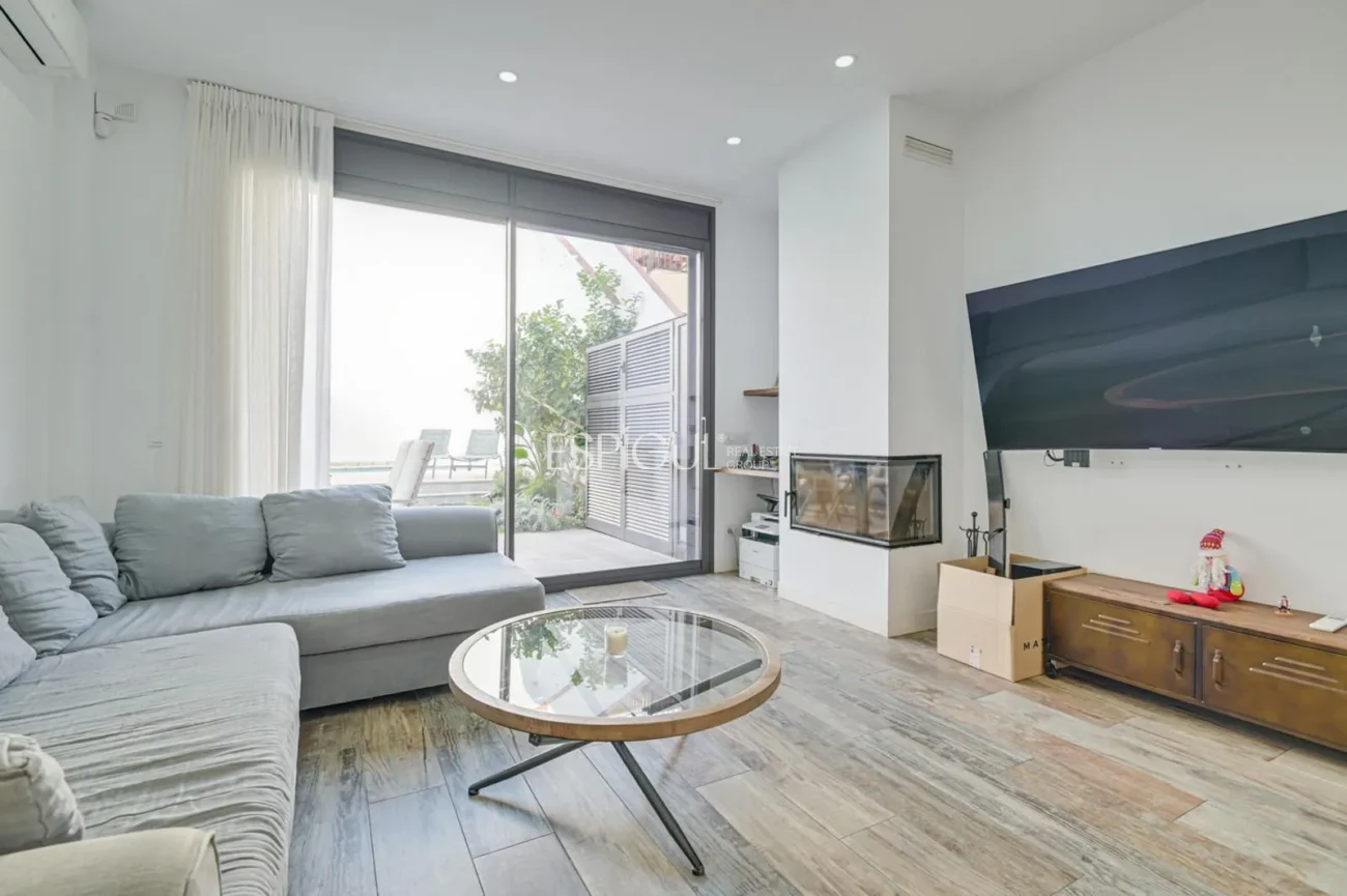 Casa amb piscina i plaça d’aparcament al centre de Mataró