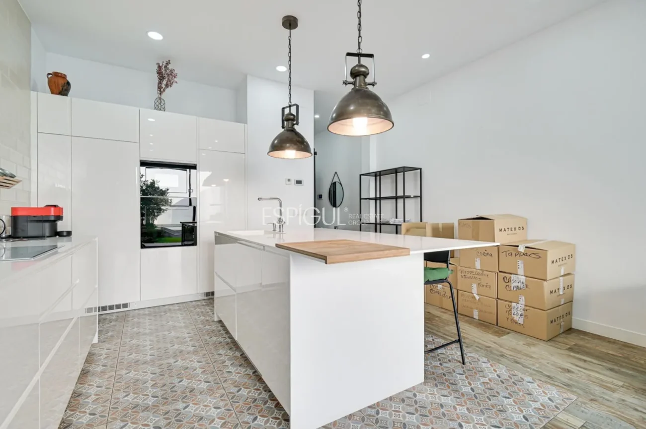 Casa amb piscina i plaça d’aparcament al centre de Mataró