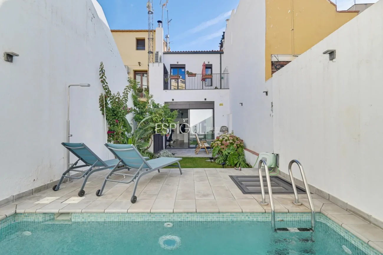 Casa con piscina y plaza de aparcamiento en el centro de mataró