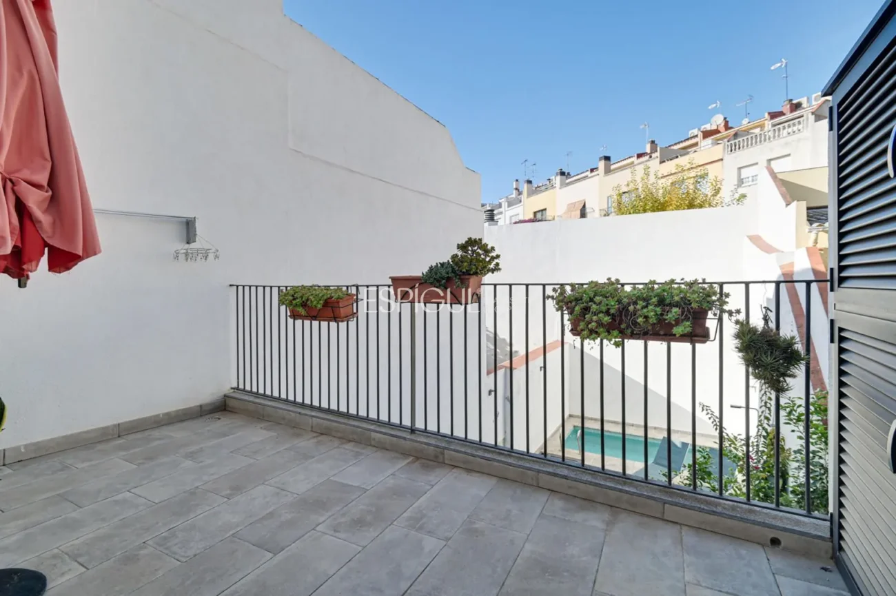 Casa amb piscina i plaça d’aparcament al centre de Mataró