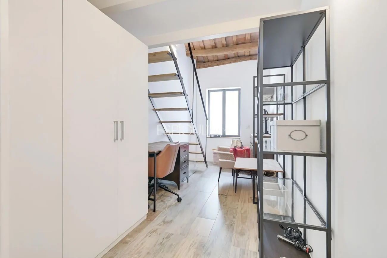 Casa amb piscina i plaça d’aparcament al centre de Mataró