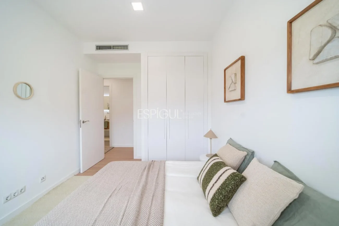 Дом в современном стиле в Алелье с садом, бассейном и видом на горы