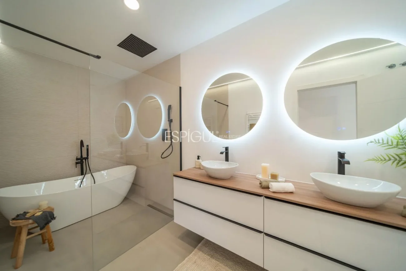 Дом в современном стиле в Алелье с садом, бассейном и видом на горы