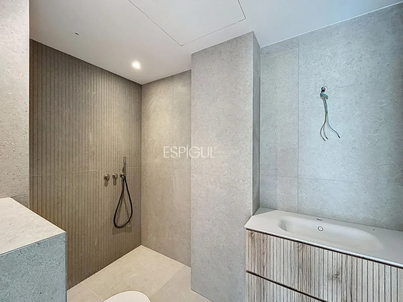 Neubauhaus im Zentrum von Arenys de Munt mit Terrasse, Aufzug und hochwertiger Ausstattung