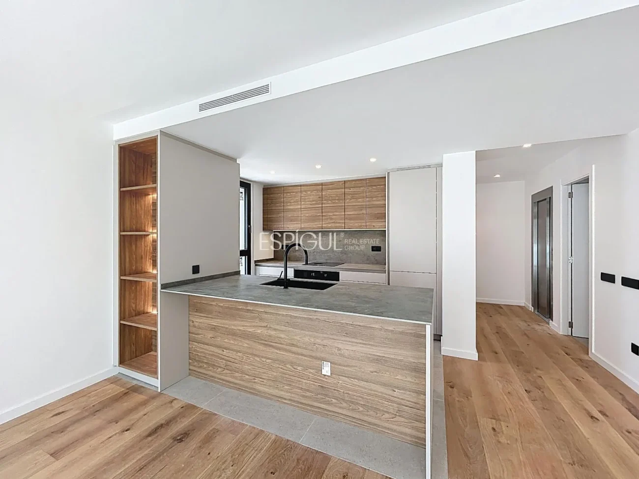 Casa de obra nueva en el centro de Arenys de Munt con terraza, ascensor y acabados premium