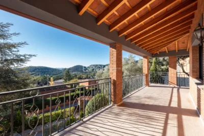 Casa en venta con vistas panorámicas en Cavall Bernat, Matadepera