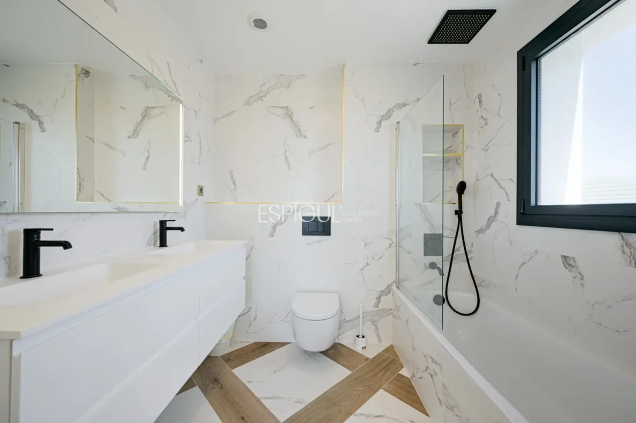 Casa pareada de obra nueva con vistas al mar en Montgat