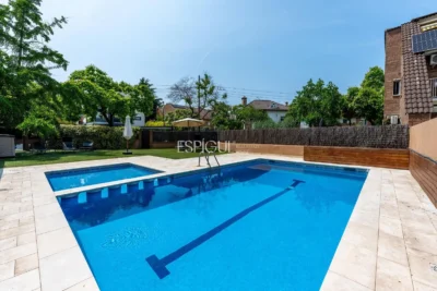 Semi-detached house for sale in Arxiu next to the station