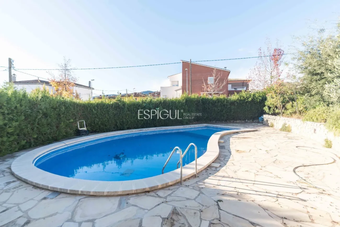 Casa Unifamiliar de 339 m² en Zona Tranquila de Banyoles