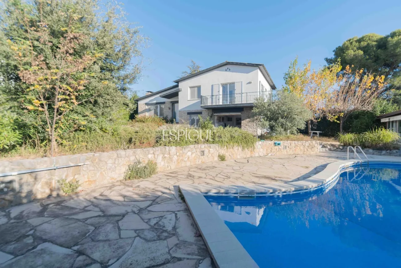 Casa Unifamiliar de 339 m² en Zona Tranquila de Banyoles