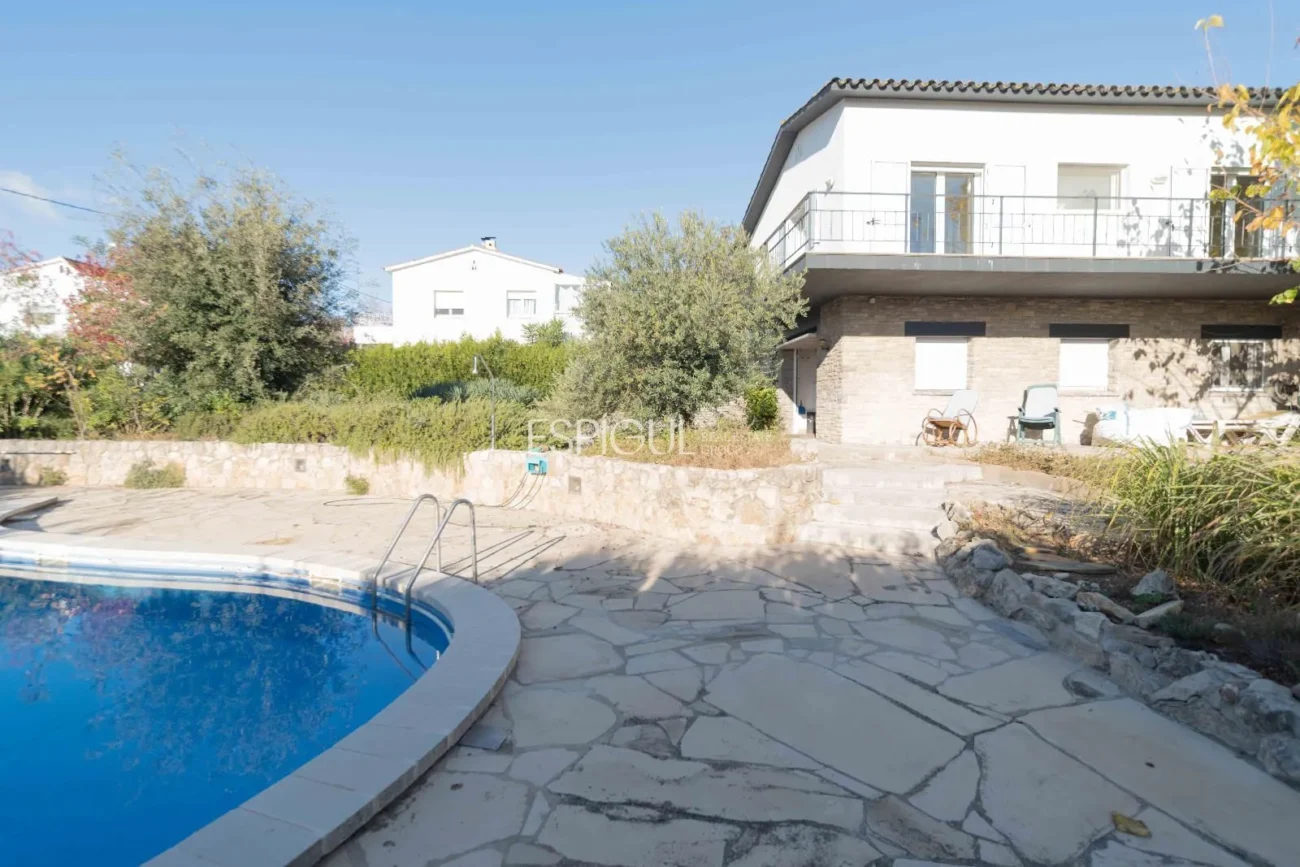Casa Unifamiliar de 339 m² en Zona Tranquila de Banyoles