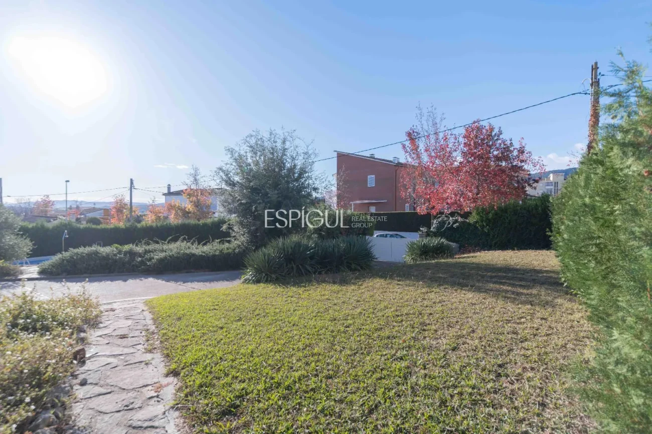 Casa Unifamiliar de 339 m² en Zona Tranquila de Banyoles