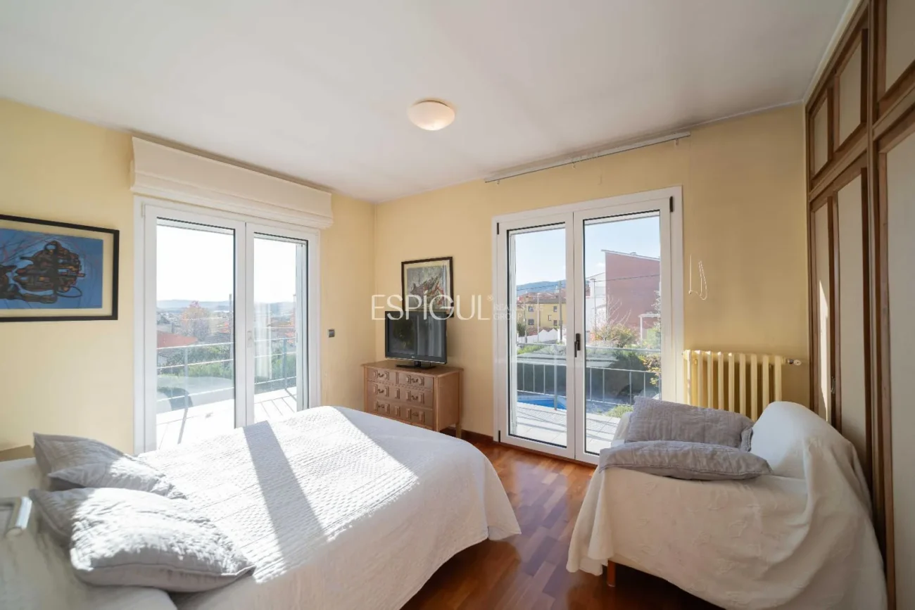 Casa Unifamiliar de 339 m² en Zona Tranquila de Banyoles