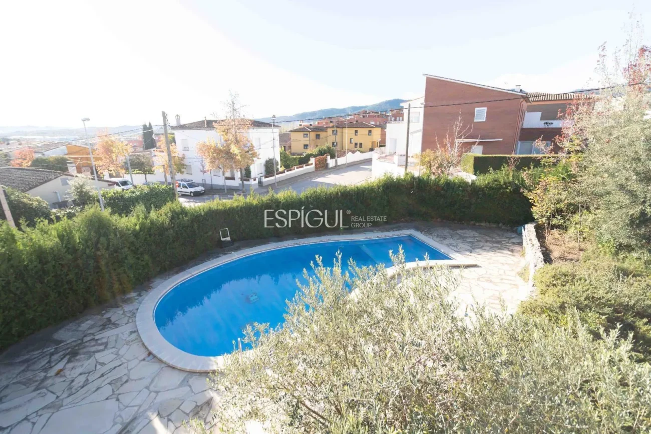 Casa Unifamiliar de 339 m² en Zona Tranquila de Banyoles