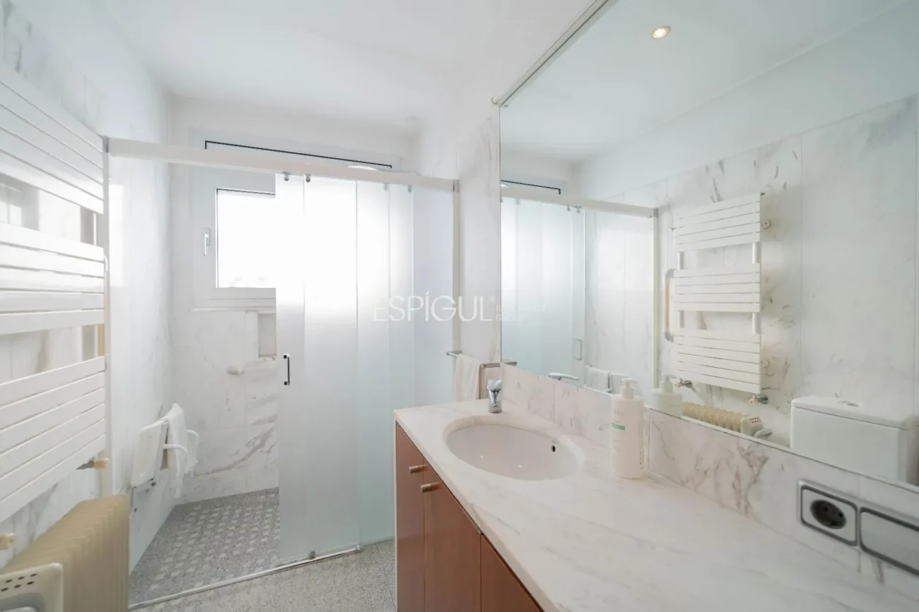 Casa Unifamiliar de 339 m² en Zona Tranquila de Banyoles