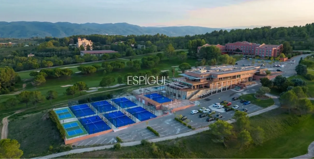 Casa unifamiliar d’obra nova en venda a Golf Barcelona