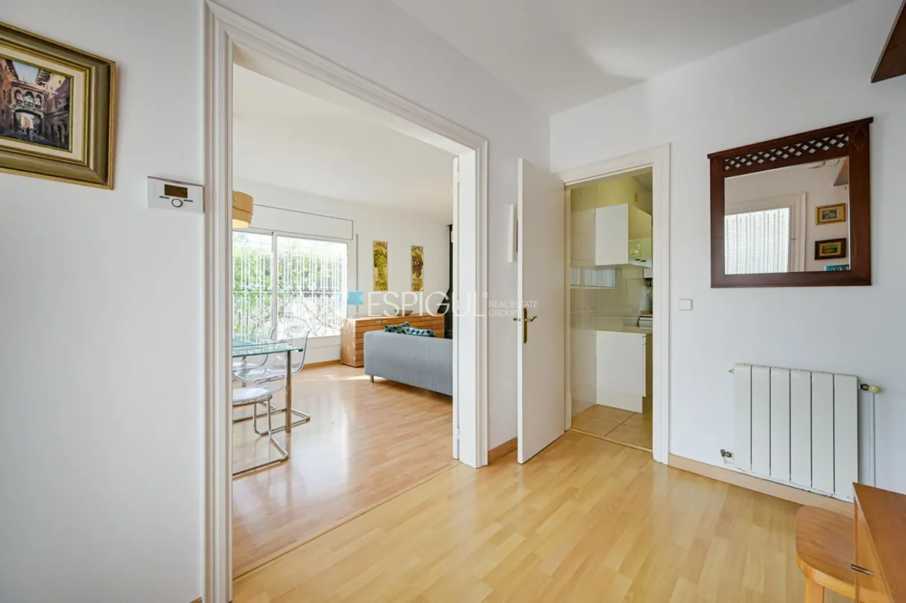 Appartement central à louer temporairement avec jardin privé et 3 chambres à Alella