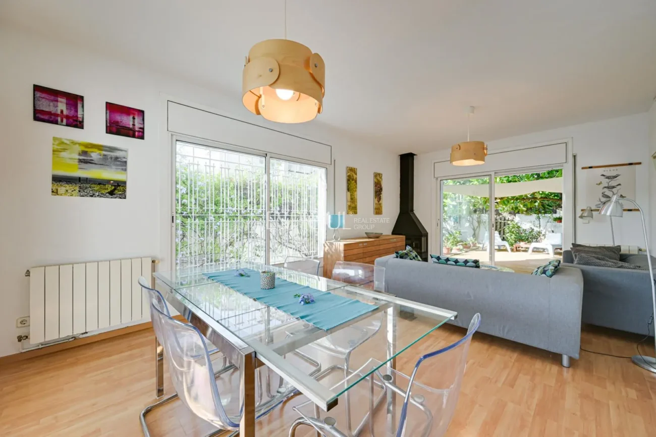 Appartement central à louer temporairement avec jardin privé et 3 chambres à Alella