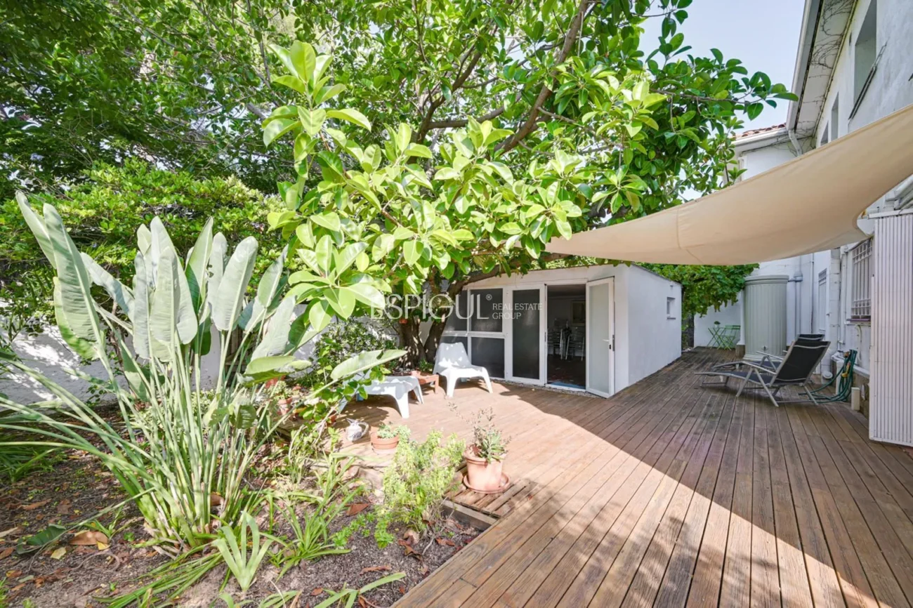 Appartement central à louer temporairement avec jardin privé et 3 chambres à Alella