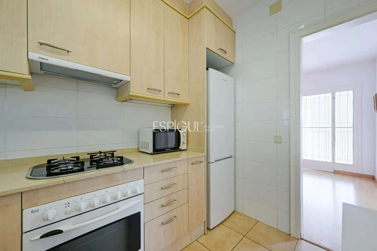 Appartement central à louer temporairement avec jardin privé et 3 chambres à Alella