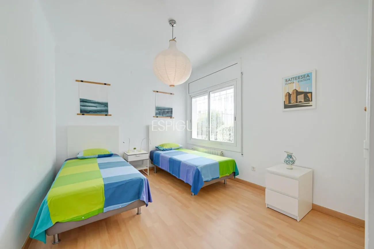 Appartement central à louer temporairement avec jardin privé et 3 chambres à Alella