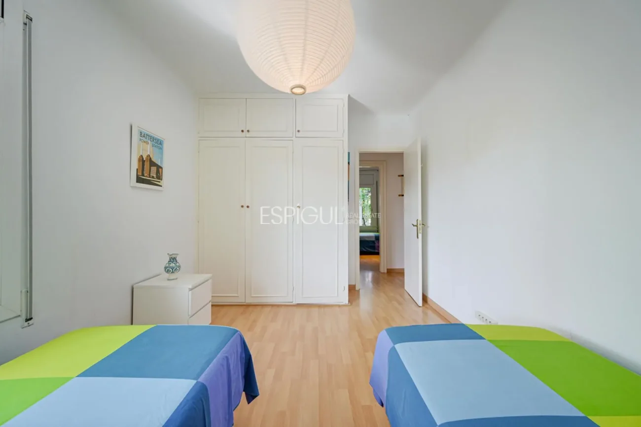 Appartement central à louer temporairement avec jardin privé et 3 chambres à Alella