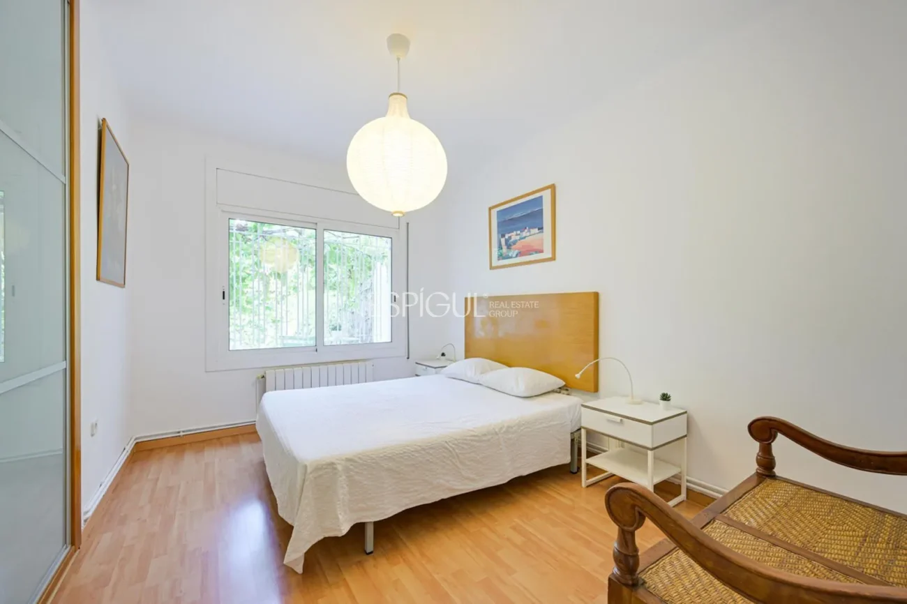 Appartement central à louer temporairement avec jardin privé et 3 chambres à Alella