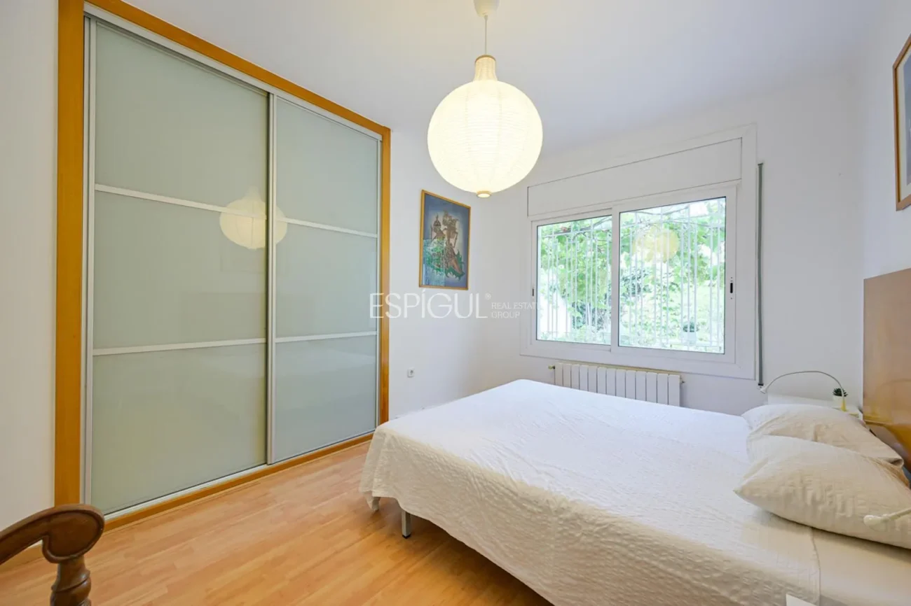 Appartement central à louer temporairement avec jardin privé et 3 chambres à Alella