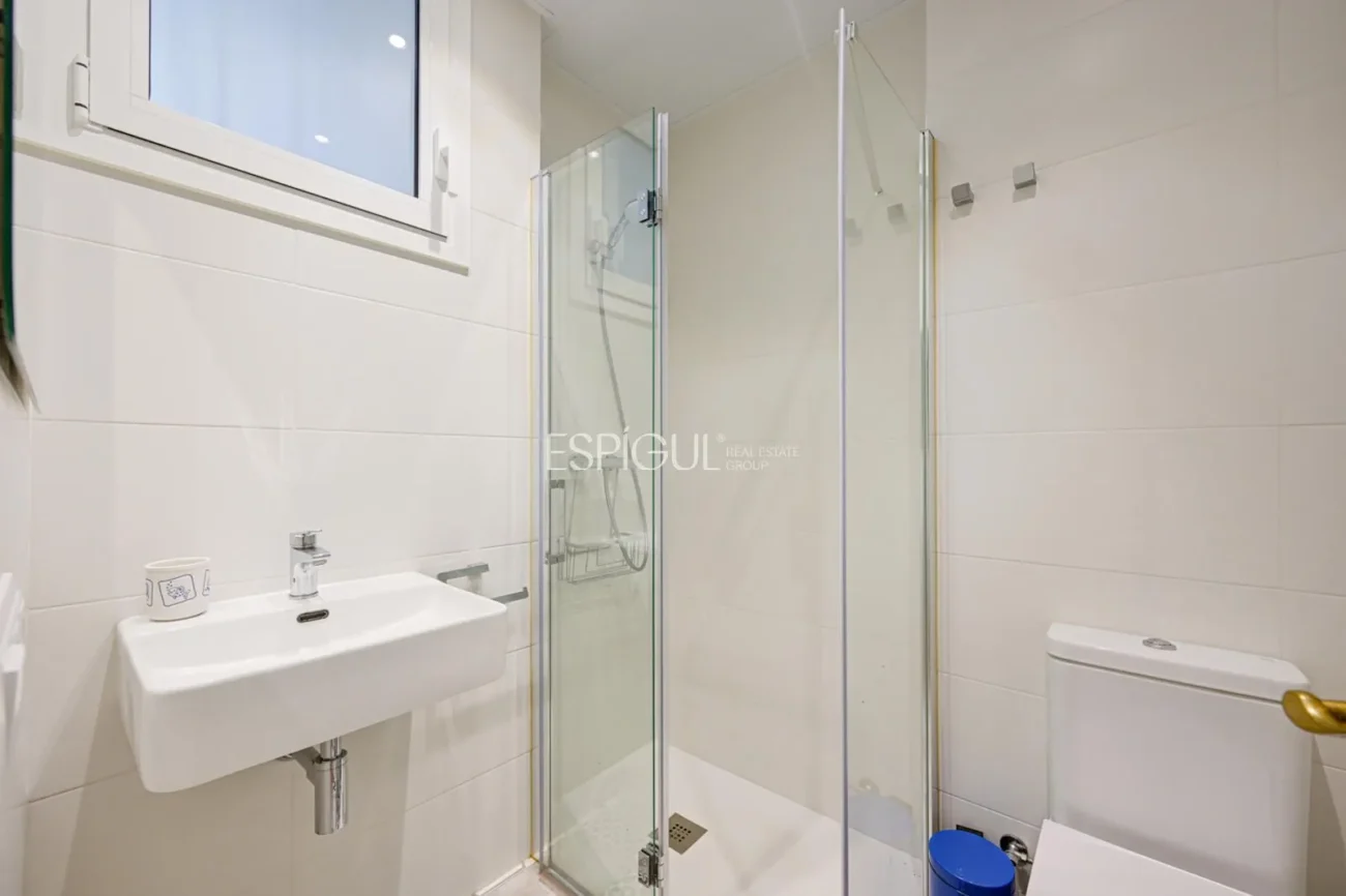 Appartement central à louer temporairement avec jardin privé et 3 chambres à Alella