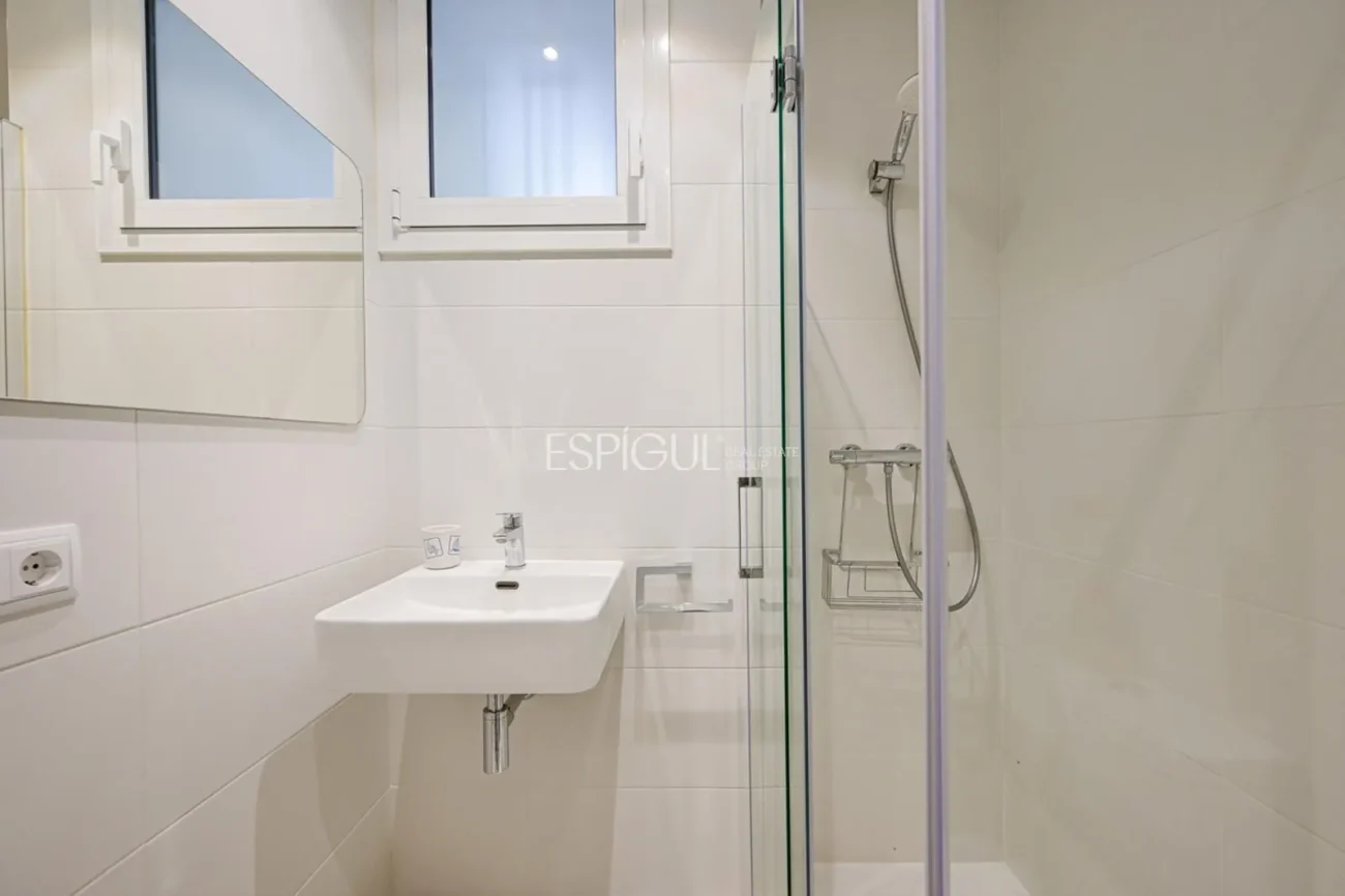 Appartement central à louer temporairement avec jardin privé et 3 chambres à Alella