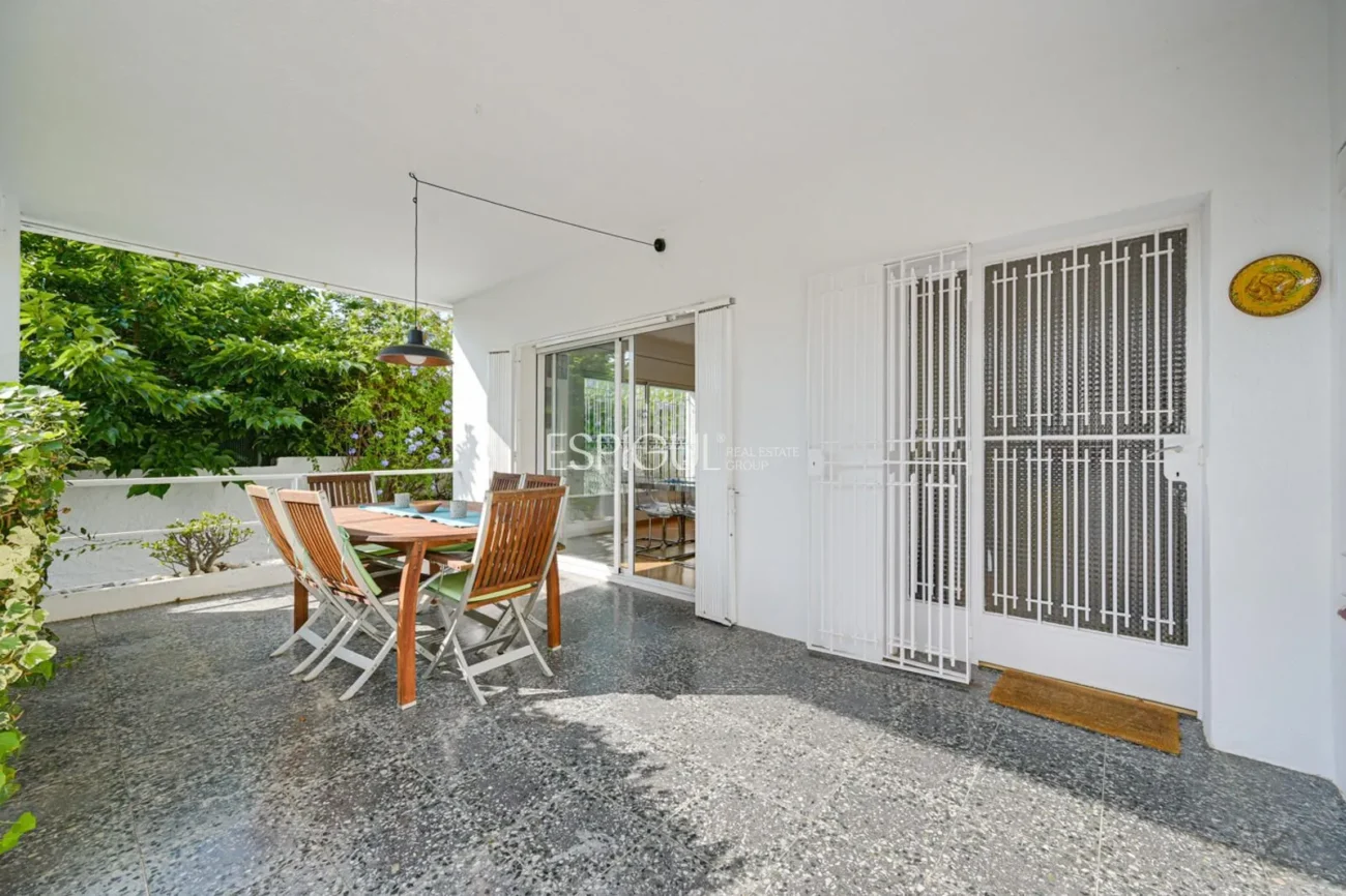 Appartement central à louer temporairement avec jardin privé et 3 chambres à Alella