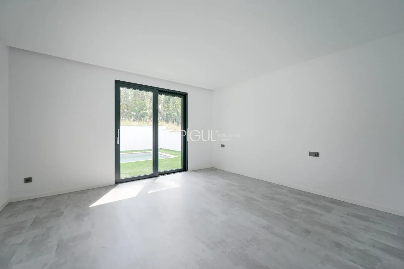 Confort y diseño en Llagostera – Vivienda de obra nueva de una planta