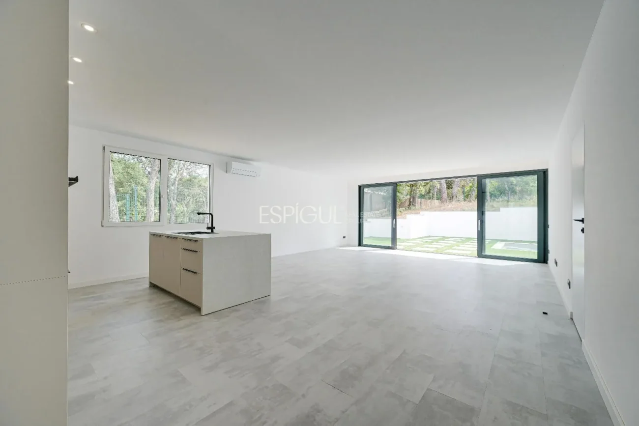 Confort y diseño en Llagostera – Vivienda de obra nueva de una planta