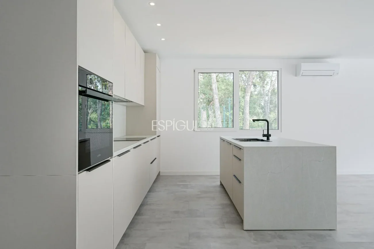 Confort y diseño en Llagostera – Vivienda de obra nueva de una planta