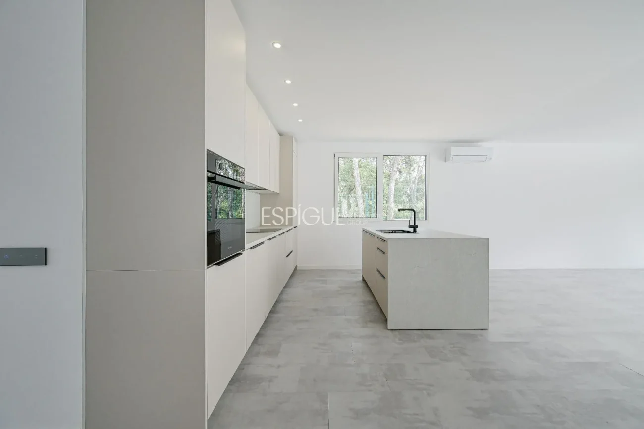 Confort y diseño en Llagostera – Vivienda de obra nueva de una planta