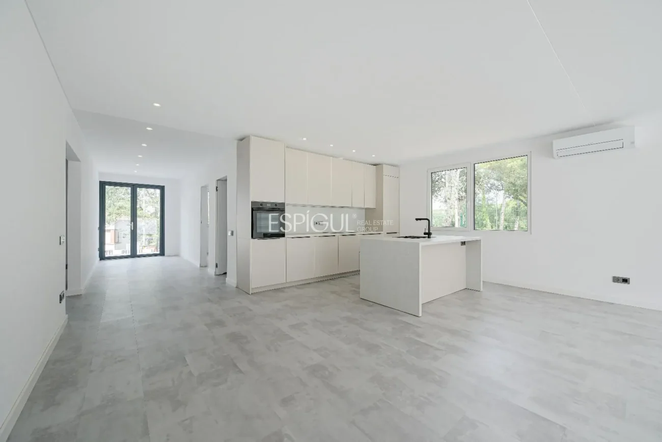 Confort y diseño en Llagostera – Vivienda de obra nueva de una planta