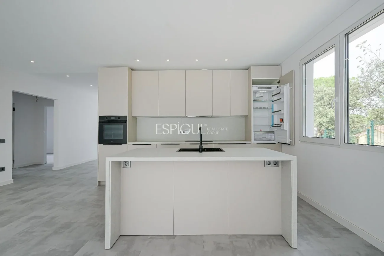 Confort y diseño en Llagostera – Vivienda de obra nueva de una planta