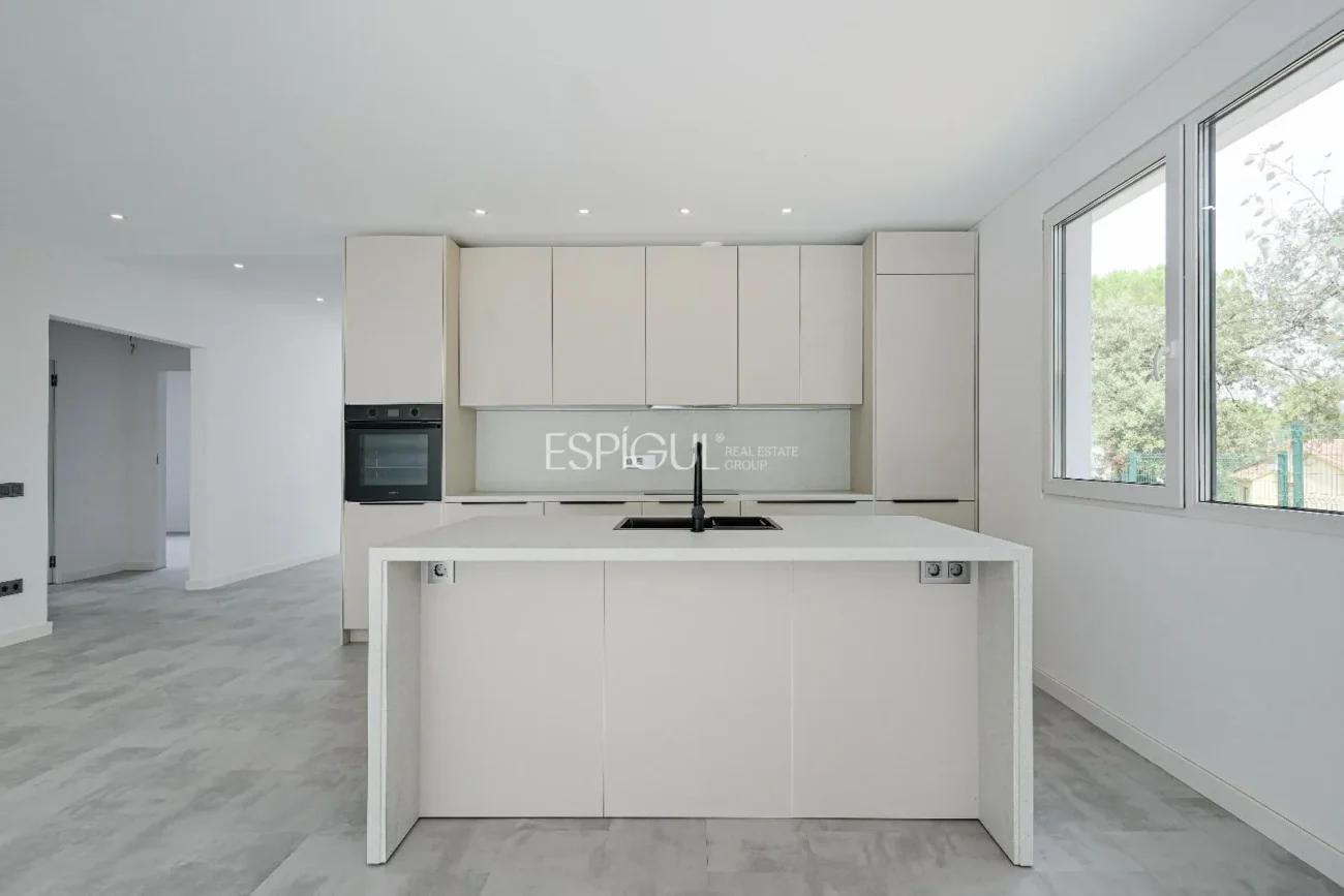 Confort y diseño en Llagostera – Vivienda de obra nueva de una planta