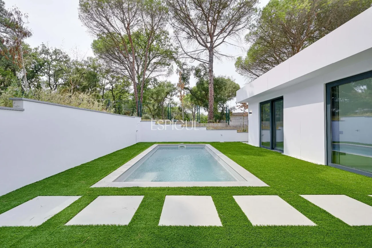 Confort y diseño en Llagostera – Vivienda de obra nueva de una planta