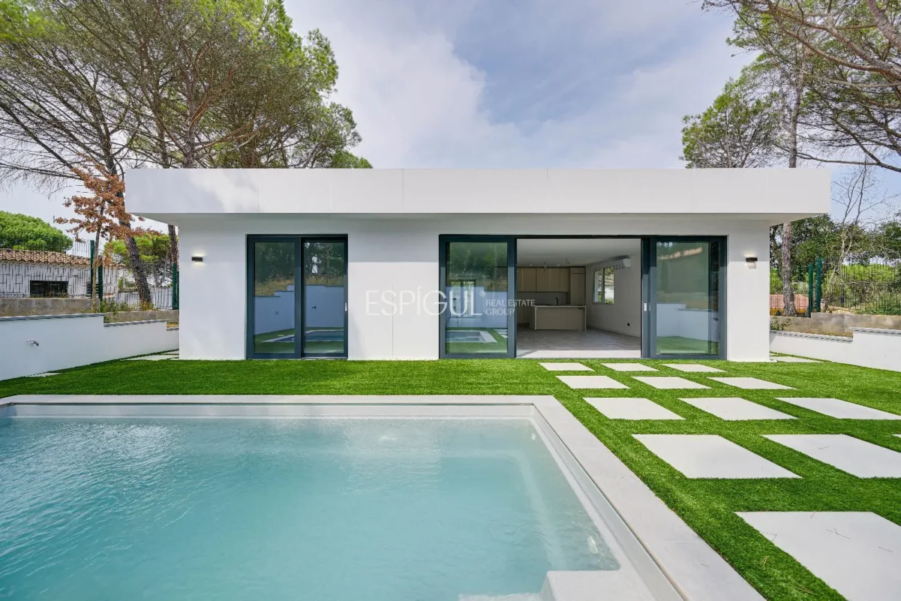 Confort y diseño en Llagostera – Vivienda de obra nueva de una planta