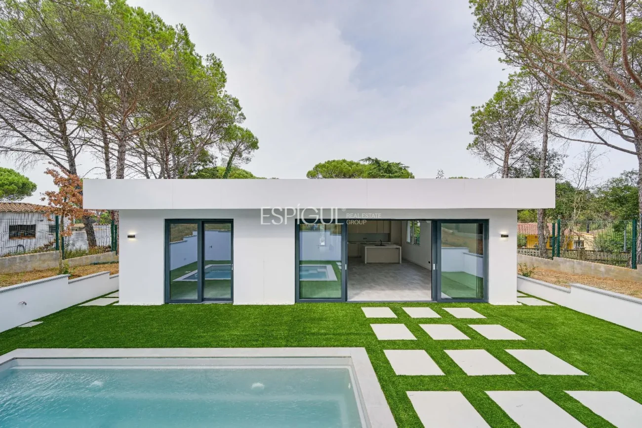 Confort y diseño en Llagostera – Vivienda de obra nueva de una planta