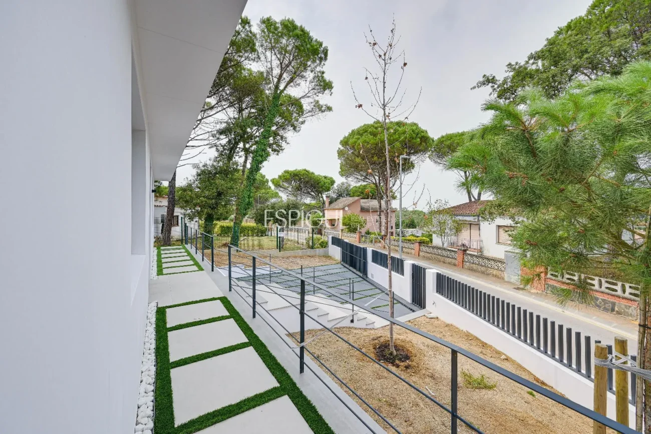 Confort y diseño en Llagostera – Vivienda de obra nueva de una planta